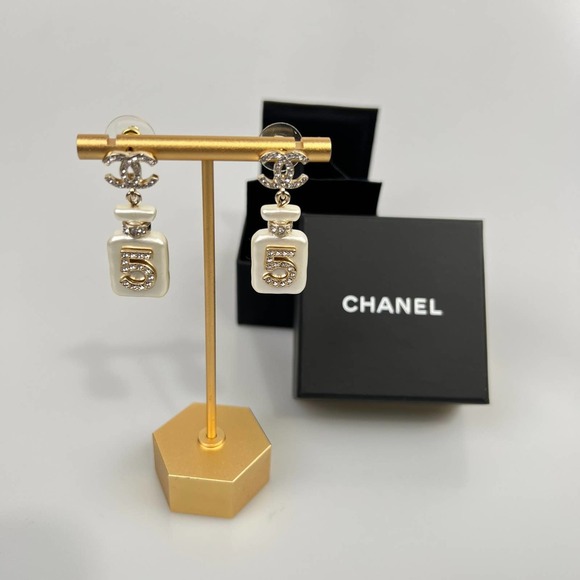 NIB CHANEL 22S CC NO.5 PERFUME BOTTLE DROP EARRINGS - Picture 8 of 15